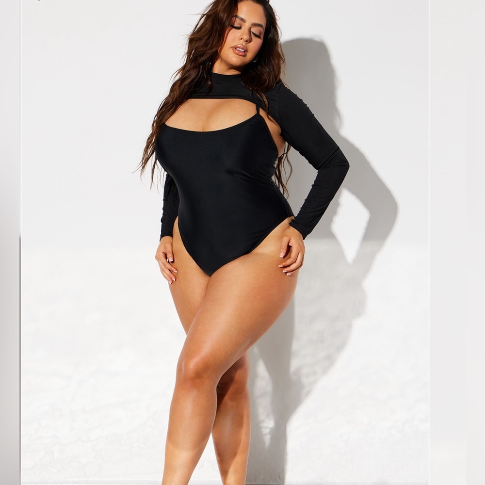 BRAND NEW!! BLACK SWIM SET.